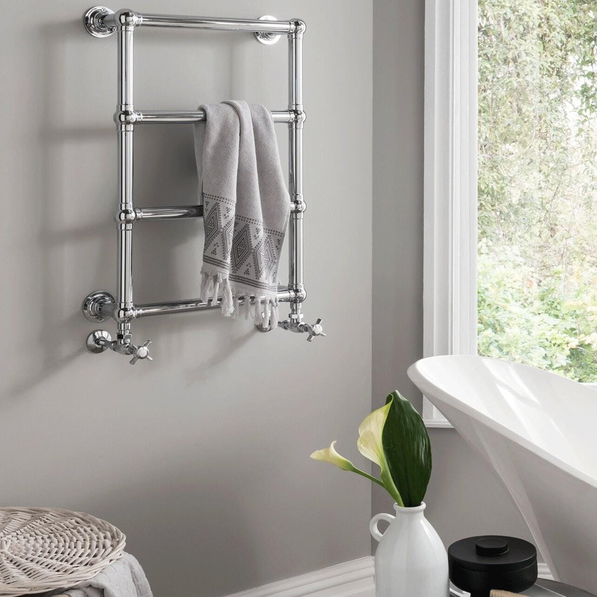 Vogue Traditional Towel Radiator Vogue Ballerina Traditional Straight Wall Mounted Heated Towel Rail in Chrome