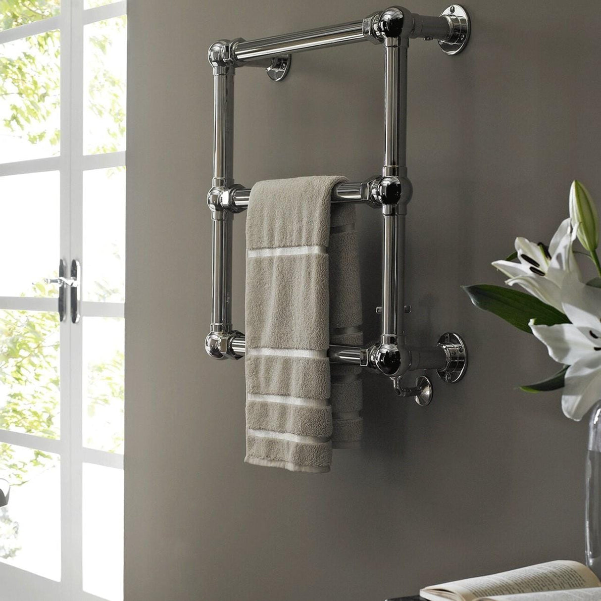Vogue Traditional Towel Radiators Vogue Grandeur Straight Wall Mounted Traditional Towel Rail in Chrome